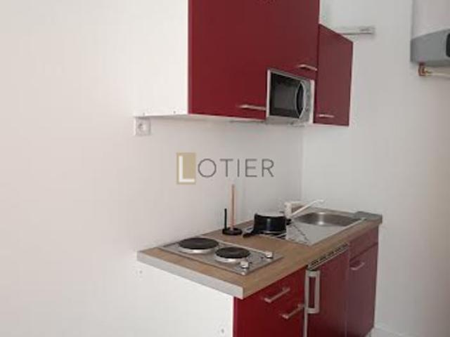 À LOUER STUDIO MEUBLÉ EN REZ DE CHAUSSÉE CENTRE VILLE HI