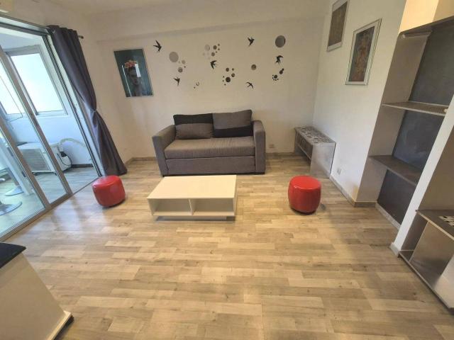A LOUER STUDIO MEUBLE + PARKING