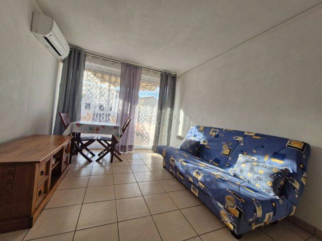 A LOUER STUDIO MEUBLE RDC PLN