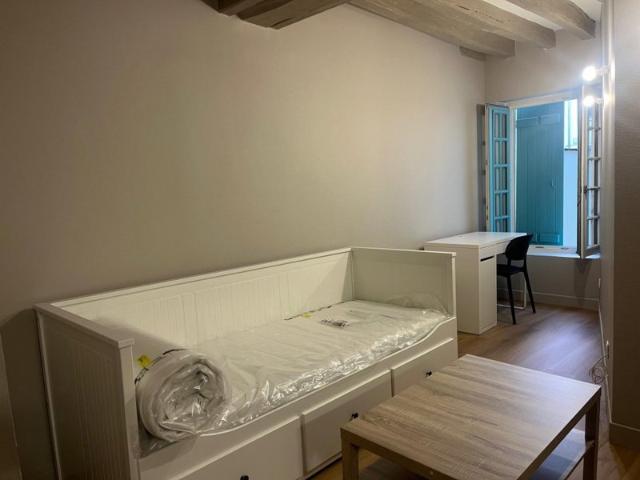 A louer, studio meublé, Rue Eau de Robec à Rouen