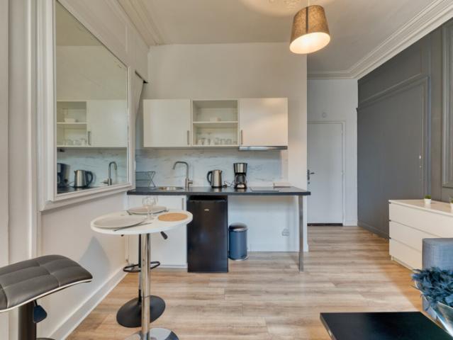 A LOUER STUDIO MEUBLE TOUTES CHARGES COMPRISES