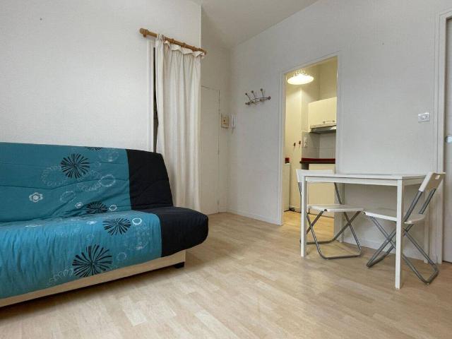 A LOUER STUDIO MEUBLE VIEUX PORT LA ROCHELLE