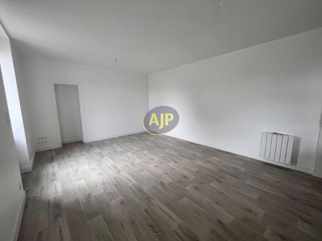 A LOUER STUDIO NEUF BOURG CLEGUEREC