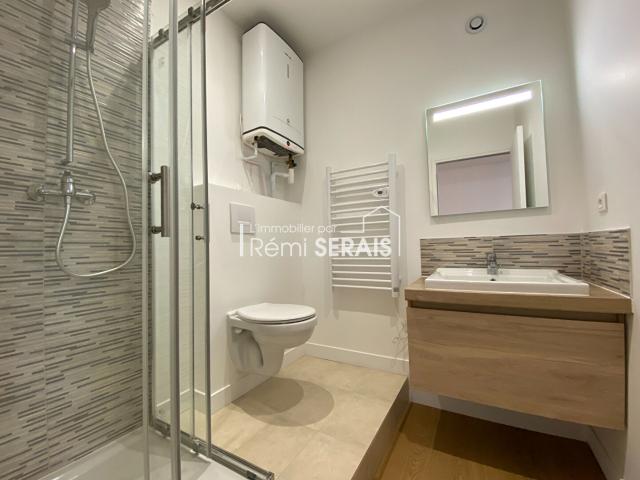 A LOUER Studio plein centre Domfront REF 14156