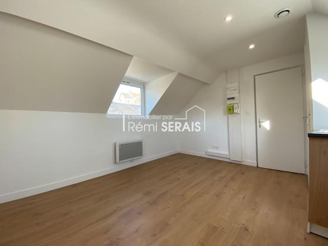 A LOUER Studio plein centre Domfront REF 14163