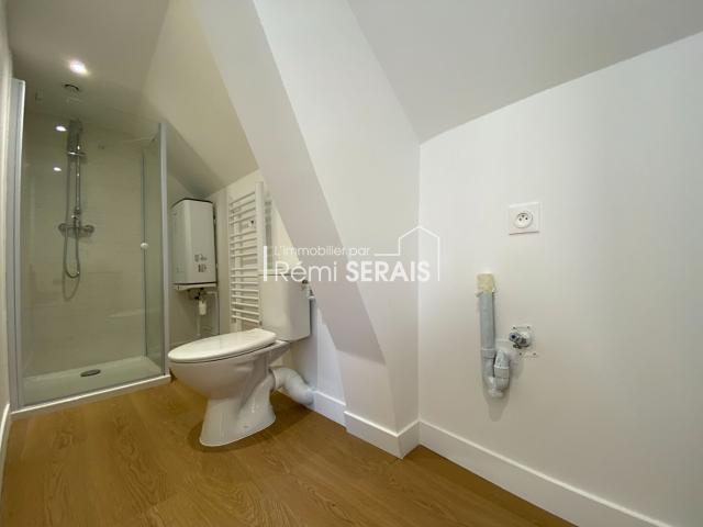 A LOUER Studio plein centre Domfront REF 14163