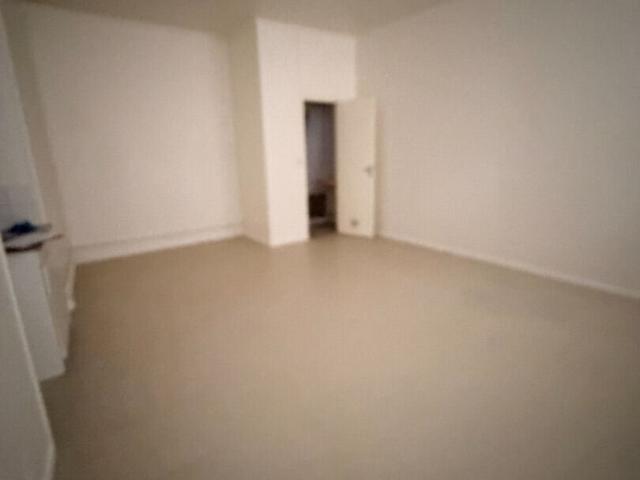 A LOUER STUDIO PROCHE CENTRE VILLE A ST QUENTIN 02100