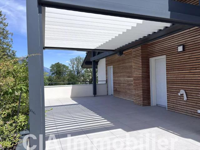 À louer – Superbe appartement T4 en attique avec grande terrasse