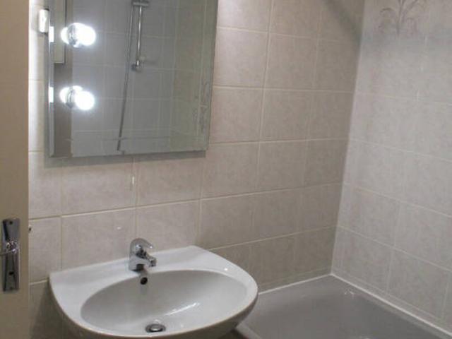 A louer superbe Appartement type F2 avec Ascenseur Chauffage inclus !