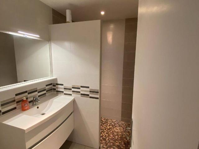 À louer Superbe F2 meublé de 58 m2 Quartier de la Briquerie 2ème étage garage sous terrain sécurisé