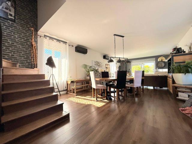 A louer: ​Superbe longère meublée 5 pièces 144 m² avec piscine chauffée et grand terrain Flammerans 21130