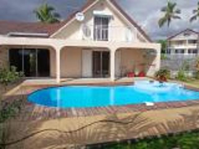 A LOUER superbe villa de type F5 avec PISCINE sur Saint Gilles Les Hauts