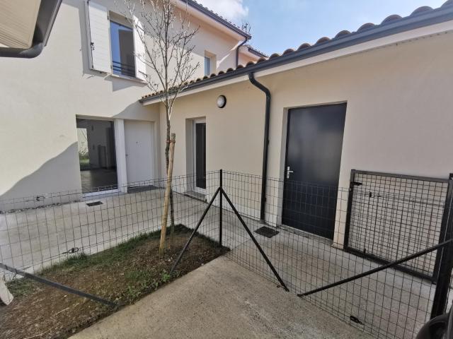 À LOUER SUPERBE VILLA T4 DE 88 M2 EN COPROPRIETE À SAINT SAUVEUR / GARAGE ET JARDIN