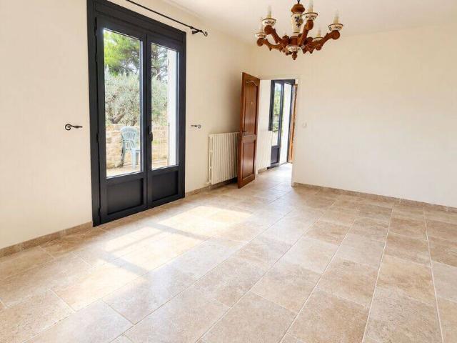 A LOUER SUR EYRAGUES Maison R+1 avec 3 chambres au coeur de t