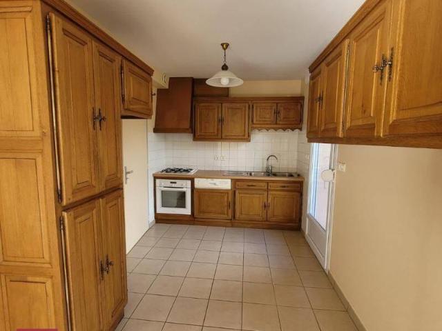 A LOUER sur la commune de Fleurie, CHARMANTE MAISON T4 de 88m² a