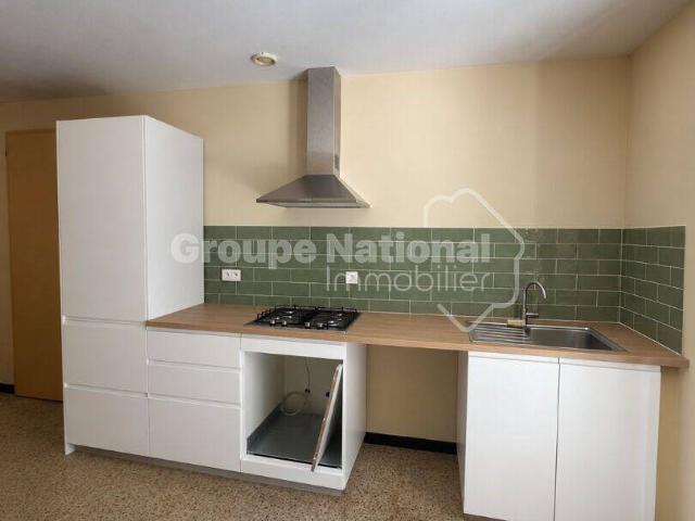 A LOUER SUR ROGNONAS Maison de plain pied, 4 chambres, jardin