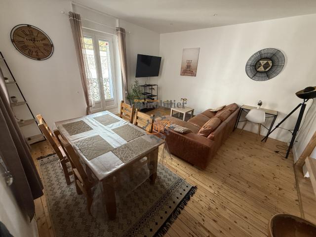 A louer Saint Affrique Appartement duplex meublé T3, centre ville, 1er étage, balcon