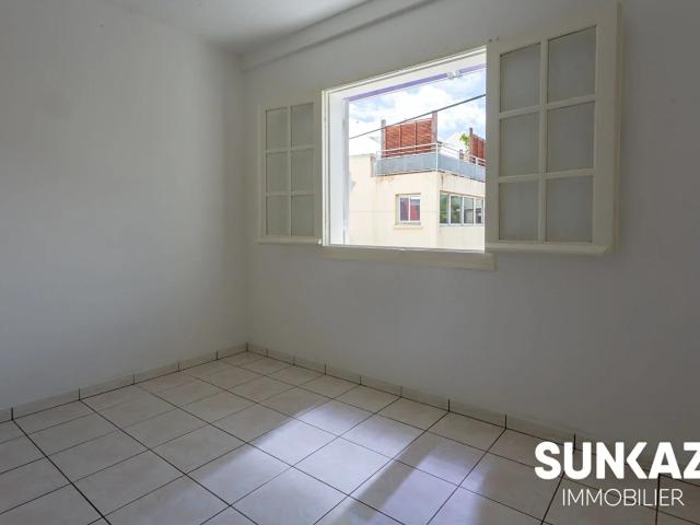 A louer SAINT PIERRE Appartement F3 de 75 m² Loyer 895 CC Disponible le 8 août 2026 Louer Appartements Saint Pierre SUNKAZ