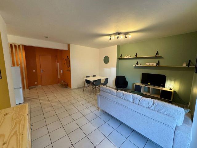 A LOUER Sainte Clotilde Appartement T2 meublé et équipé ave