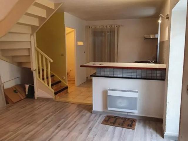 A LOUER, SAINTRY SUR SEINE, maison F3 duplex 44 m² 54.74 M² réels et parking