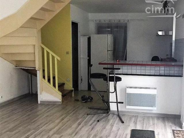 A LOUER, SAINTRY SUR SEINE, maison F3 duplex 44 m² 54.74 M² réels et parking