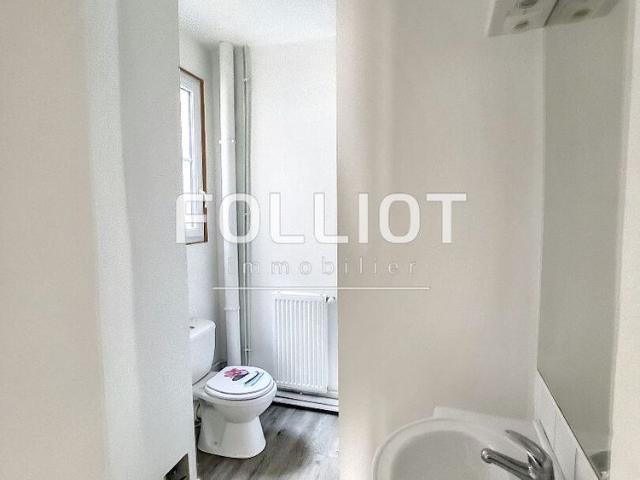 A LOUER SOURDEVAL BEL APPARTEMENT T2 TR�S LUMINEUX