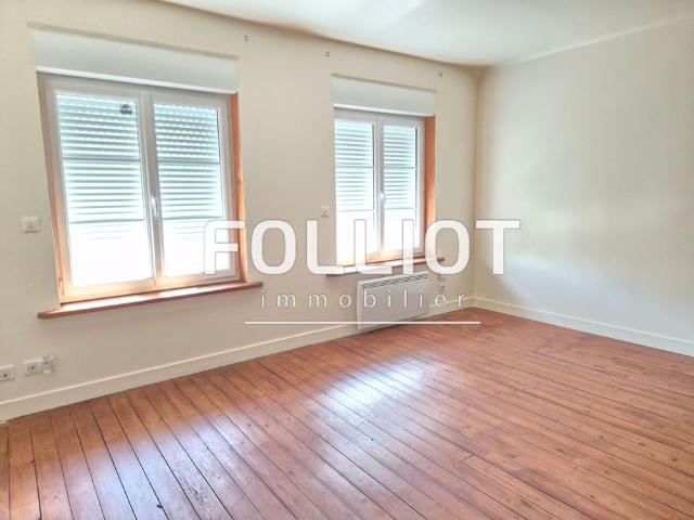 A LOUER SOURDEVAL BEL APPARTEMENT T2 TR�S LUMINEUX