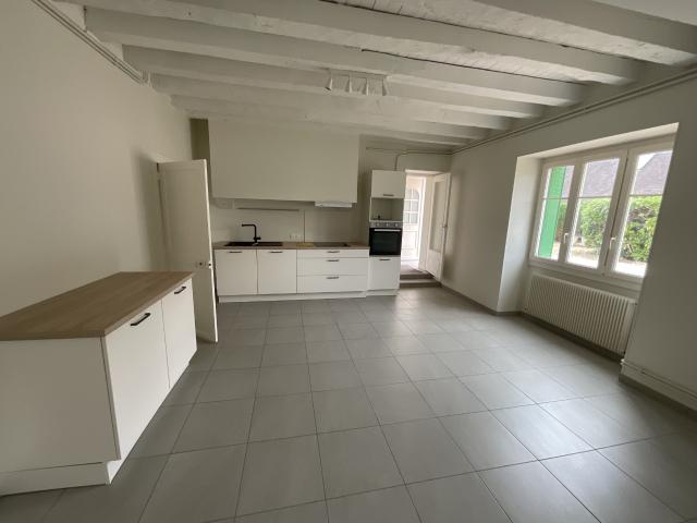 A LOUER Soye en Septaine Maison de 104.50m2 avec cour et très grand garage