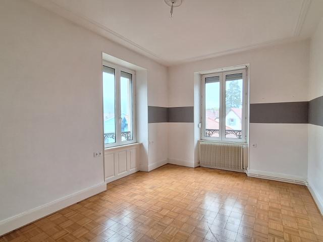 À louer: spacieux appartement de 131 m2 4 chambres et 1 bureau