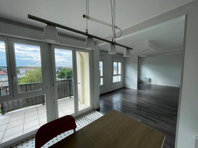 À LOUER ! SPACIEUX T3 AVEC BALCON ! LA VERPILLIÈRE 38290