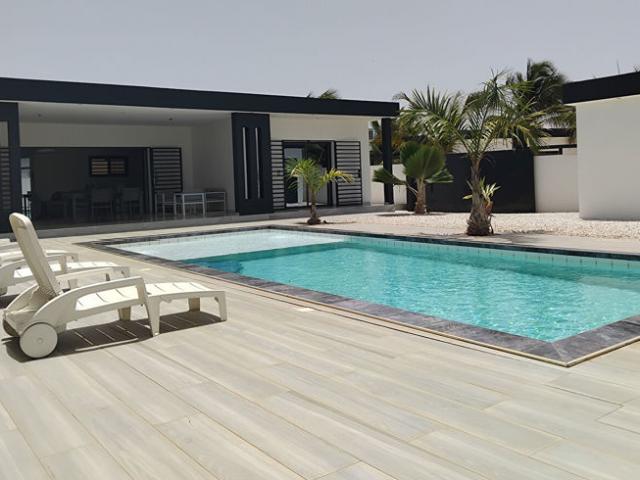 A LOUER SPACIEUSE VILLA 3 CHAMBRES AVEC PISCINE DANS PETITE RESIDENCE PRIVEE