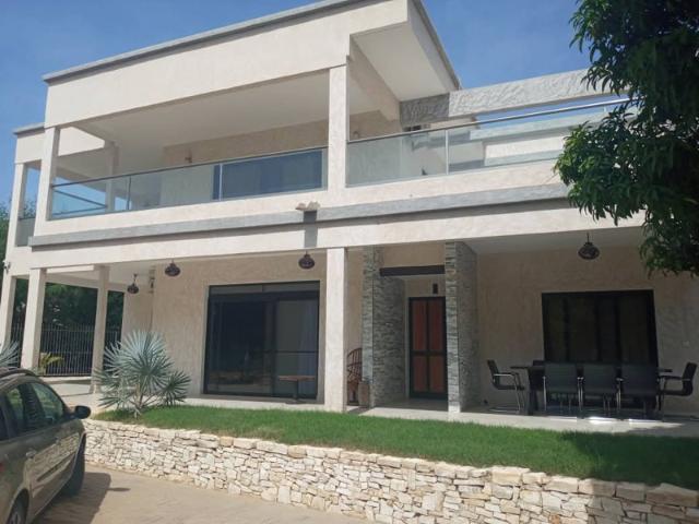 A LOUER SPACIEUSE VILLA MODERNE PROCHE TOUTES COMMODITES A NGAPAROU