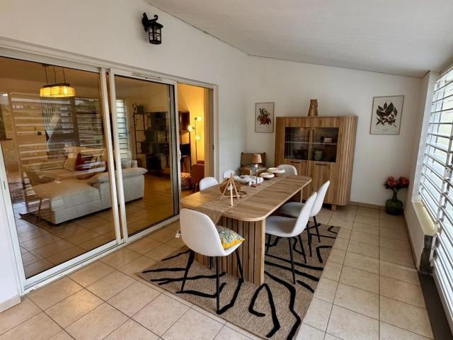 A LOUER T4 MEUBLE ST GILLES LES BAINS 2900
