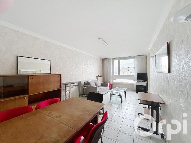 A louer T4 3 chambres meublé au 83 Rue Philippe FABIA 69008 LYON