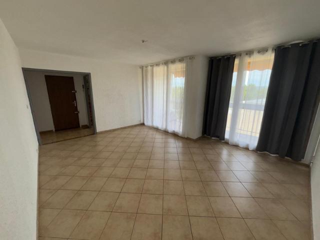 A LOUER T4 74M2 EN 4EME ETAGE LA SIGNORE II