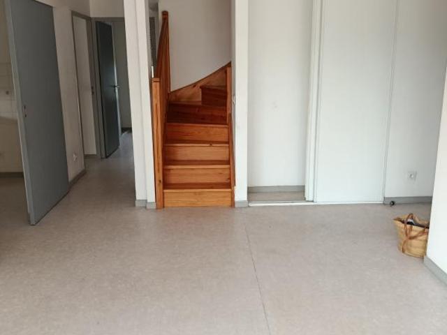 À LOUER – T5 DUPLEX DE 90 M² – MOURS SAINT EUSÈBE