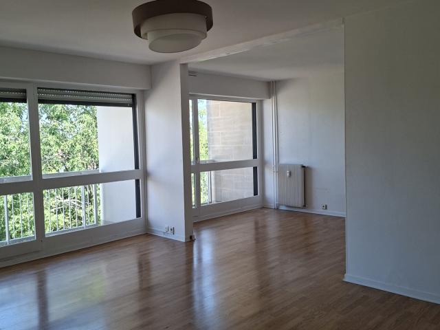 A LOUER T5 DANS RESIDENCE FERMEE ET SECURISEE VERNEUIL SUR SEINE