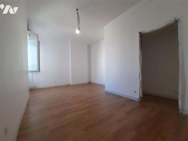 A LOUER T8 NON MEUBLE LYON 6