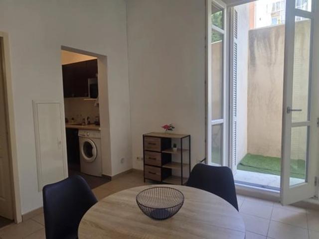 A LOUER T1/2 MEUBLE 26 M² AVEC COUR DE 7M² VILLAGE DE CHATEAU GOMBERT 13013 MARSEILLE