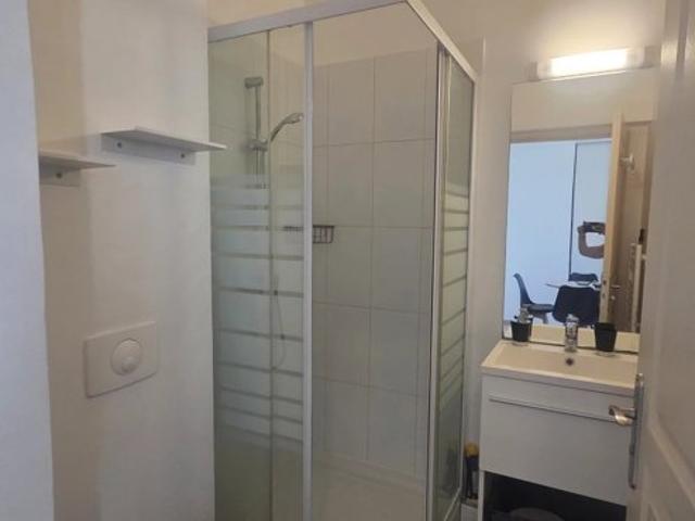 A LOUER T1/2 MEUBLE 26 M² AVEC COUR DE 7M² VILLAGE DE CHATEAU GOMBERT 13013 MARSEILLE