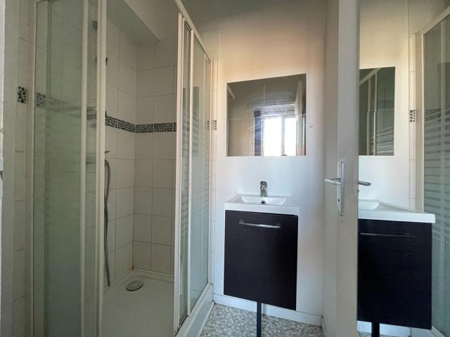 a louer: t1 à lille•• 430 €
