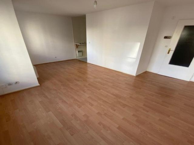 a louer: t1 à lille•• 585 €