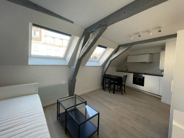 a louer: t1 à lille•• 600 €