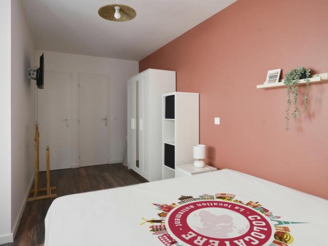 a louer: t1 à lille•• 700 €