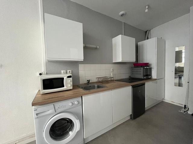 a louer: t1 à lille•• 700 €