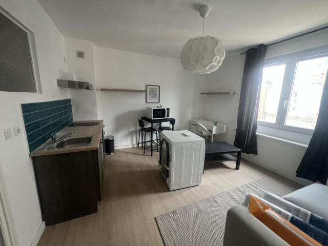a louer: t1 à lille•• 700 €