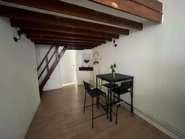 a louer: t1 à lille•• 715 €