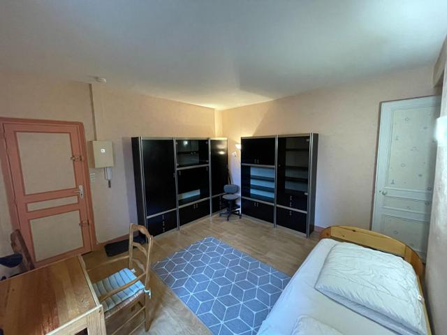 a louer: t1 à lille•rue nationale vauban• 600 €