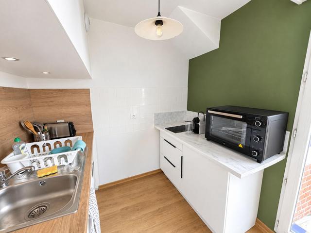 a louer: t1 à lille•rue de la louvière saint maurice pellevoisin• 800 €