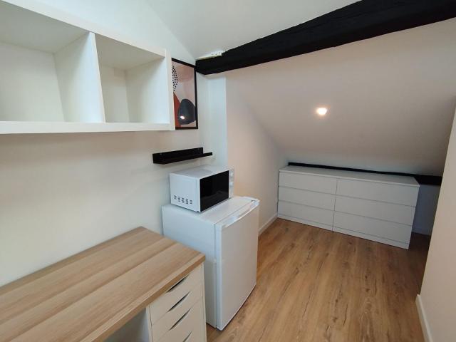 a louer: t1 à lille•rue jacquemars giélée vauban• 700 €